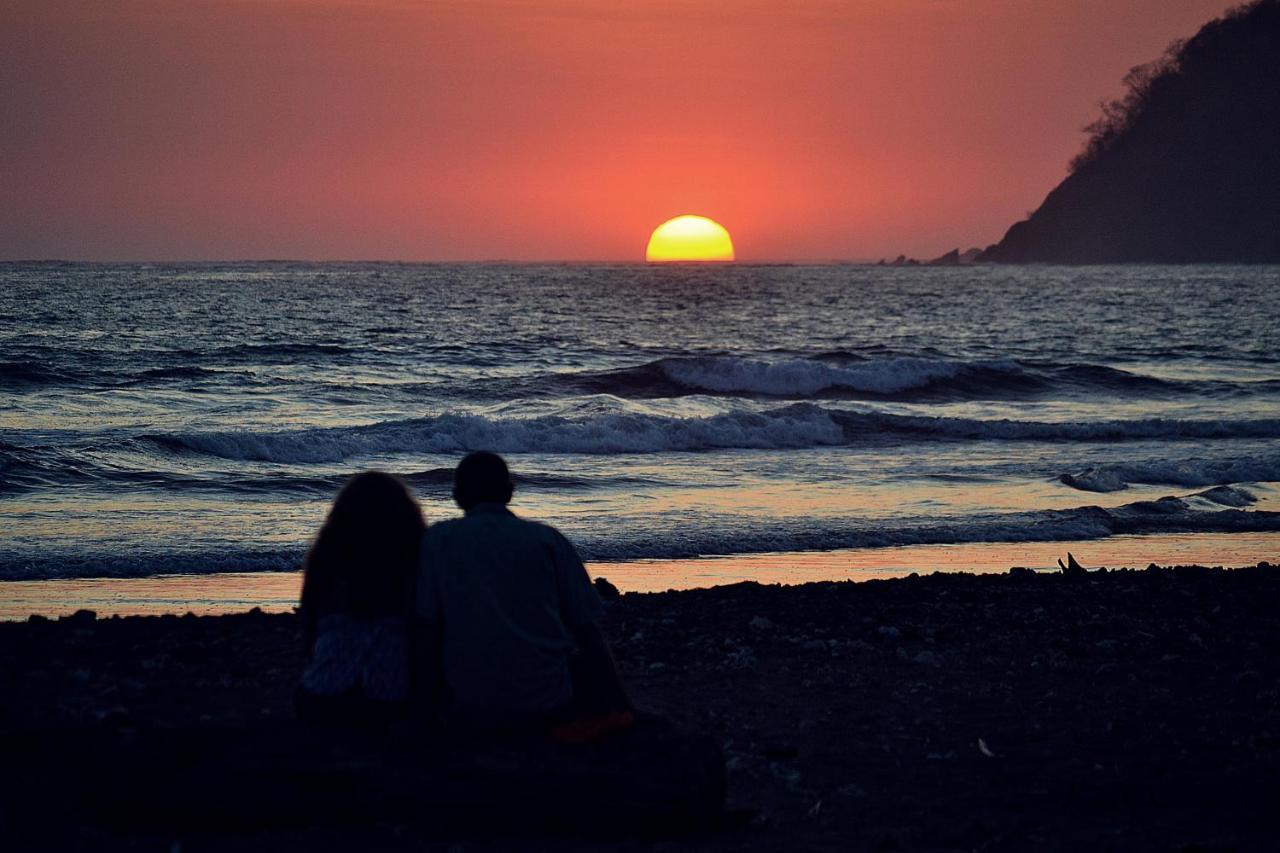 Sunset Chill Out Bed & Breakfast Sámara Buitenkant foto
